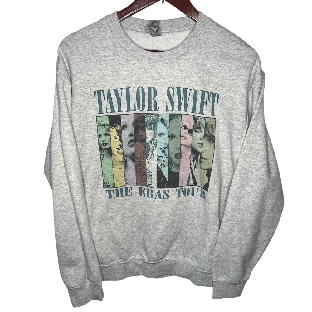 Taylor Swift The Eras Tour Crewneck‎ Sweatshirt Gray Gildan Heavy Blend Medium